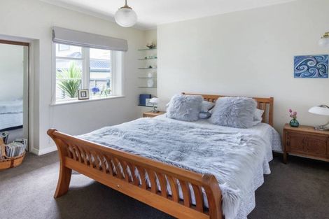 Photo of property in 5 Kinghorne Street, Strathmore Park, Wellington, 6022