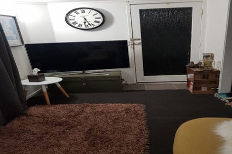 Photo of property in 2/15 Mcleod Road, Henderson, Auckland, 0612