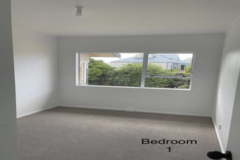 Photo of property in 2/318 Sunset Road, Unsworth Heights, Auckland, 0632