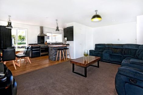 Photo of property in 9 Dunedin Street, Redwood, Christchurch, 8051