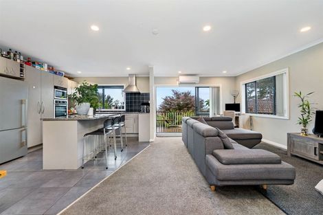 Photo of property in 53 Helleur Road, Massey, Auckland, 0614
