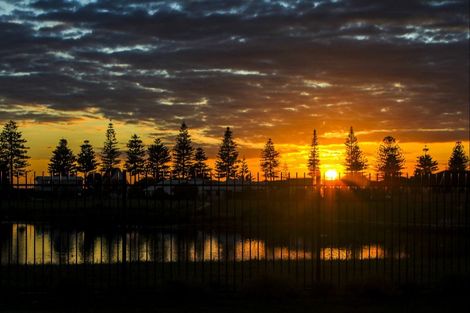 Photo of property in 28 Kaituna Place, Te Awa, Napier, 4110