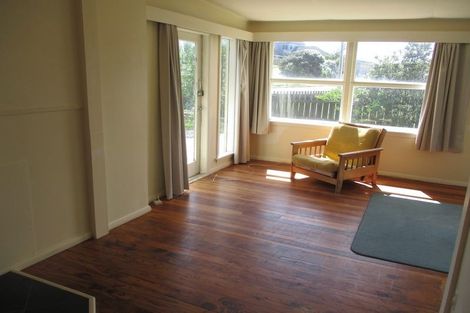 Photo of property in 27 Marine Parade South, Foxton Beach, Foxton, 4815