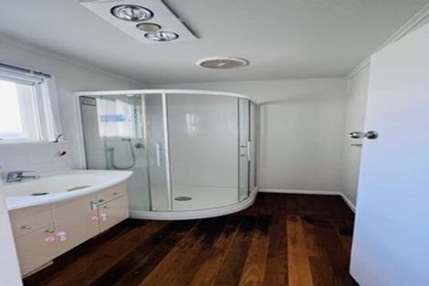 Photo of property in 50 Buscomb Avenue, Henderson, Auckland, 0610