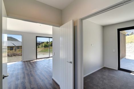 Photo of property in 16 Kinross Lane, Jacks Point, Queenstown, 9371