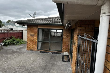 Photo of property in 1/47 Carnoustie Drive, Wattle Downs, Auckland, 2103