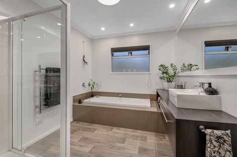 Photo of property in 88 Tiri Road, Tindalls Beach, Whangaparaoa, 0930