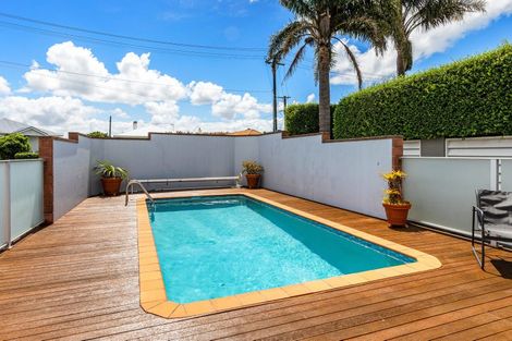 Photo of property in 10 Weona Place, Westmere, Auckland, 1022