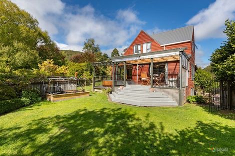 Photo of property in 224 Katherine Mansfield Drive, Whitemans Valley, Upper Hutt, 5371