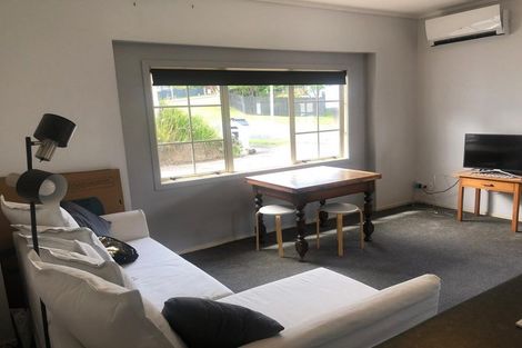 Photo of property in 8 Himalaya Drive, Half Moon Bay, Auckland, 2012