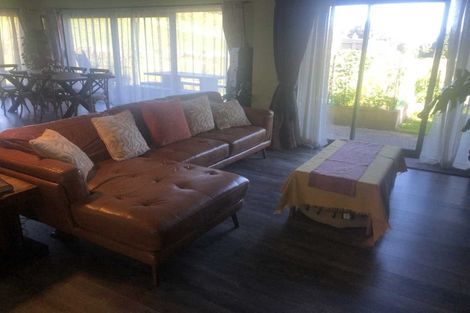 Photo of property in 2 Te Ara Karoiroa Road, Hurford, New Plymouth, 4374