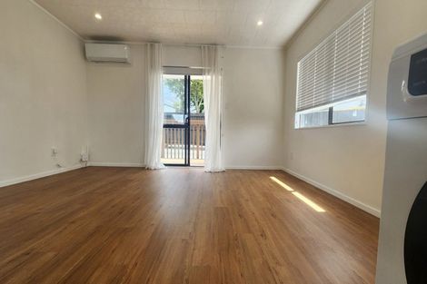 Photo of property in 14 Riserra Drive, Ranui, Auckland, 0612