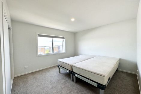 Photo of property in 19 Wharetana Crescent, New Lynn, Auckland, 0600