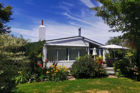 Photo of property in 4 Kawakawa Bay Coast Road, Kawakawa Bay, 2585