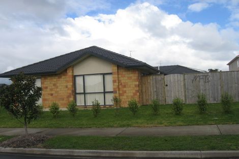 Photo of property in 35 Walter Haddrell Crescent, Flat Bush, Auckland, 2016