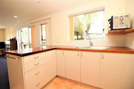 Photo of property in 1/37 South Lynn Road, Titirangi, Auckland, 0604