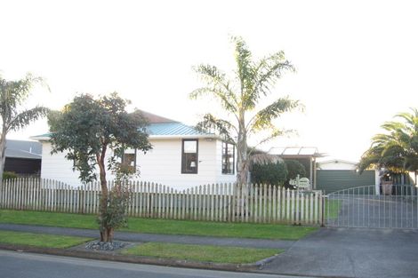 Photo of property in 23 Hadley Wood Drive, Wattle Downs, Auckland, 2103