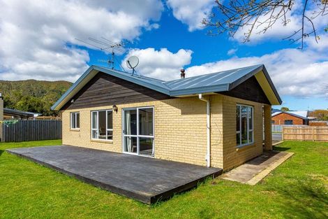 Photo of property in 3 Ipswich Grove, Wainuiomata, Lower Hutt, 5014
