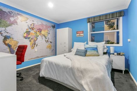 Photo of property in 28 Peter Terrace, Castor Bay, Auckland, 0620