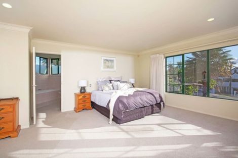 Photo of property in 2 Beach Road, Mellons Bay, Auckland, 2014