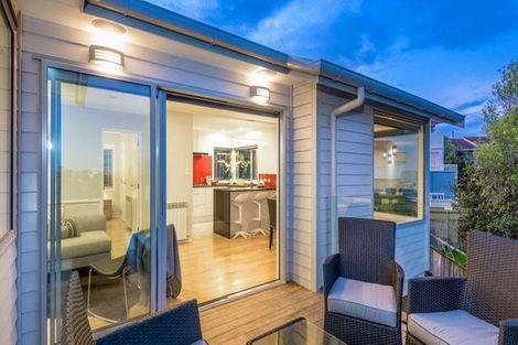 Photo of property in 27 Lagoon Way, West Harbour, Auckland, 0618