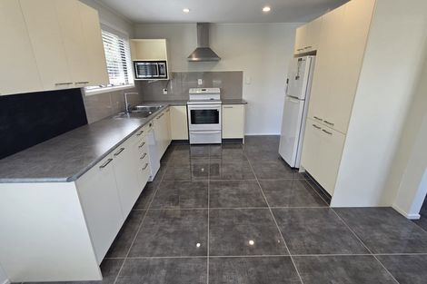 Photo of property in 35 Aronia Way, Goodwood Heights, Auckland, 2105