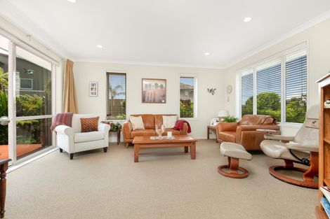 Photo of property in 14 Stranraer Crescent, Wattle Downs, Auckland, 2103