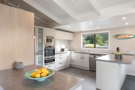 Photo of property in 2 Banks Street, Cooks Beach, Whitianga, 3591