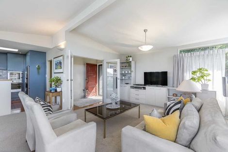 Photo of property in 21a Seaview Road, Castor Bay, Auckland, 0620