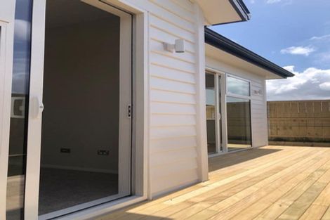 Photo of property in 23 Woven Place, Karaka, Papakura, 2113
