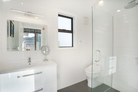 Photo of property in 51 Oxford Street, Tawa, Wellington, 5028