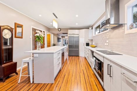 Photo of property in 29 Masterton Road, Rothesay Bay, Auckland, 0630