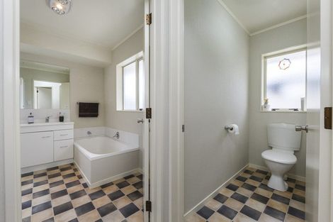 Photo of property in 2a Belfast Place, Roslyn, Palmerston North, 4414