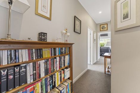 Photo of property in 52 Hinemoa Street, Paraparaumu, 5032