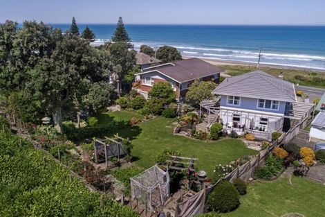 Photo of property in 97 Moana Road, Okitu, Gisborne, 4010