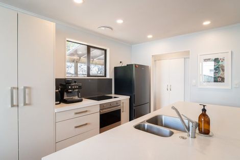 Photo of property in 31 Cheltenham Terrace, Newlands, Wellington, 6037