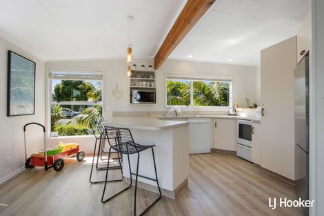 Photo of property in 44 Hillview Road, Waihi Beach, 3611
