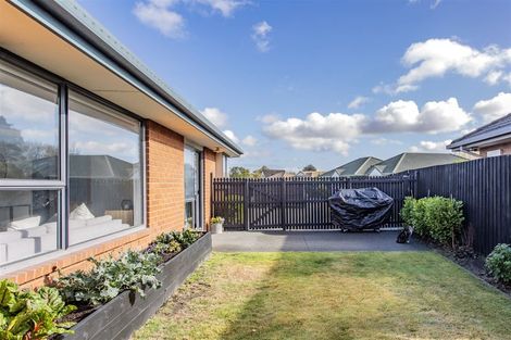 Photo of property in 1/14 Innisfree Place, Northwood, Christchurch, 8051