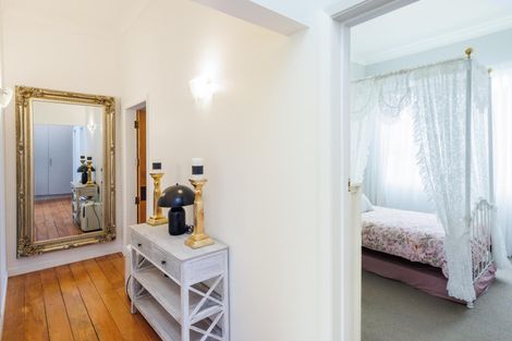 Photo of property in 24 Oxford Street, Hokowhitu, Palmerston North, 4410