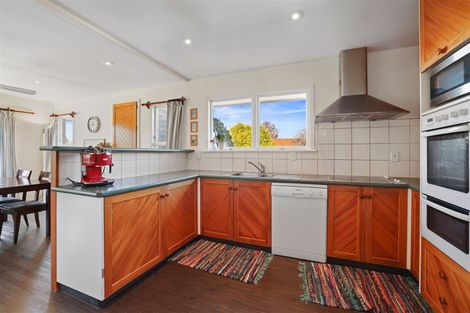 Photo of property in 16 Rosedale Place, Avonhead, Christchurch, 8042