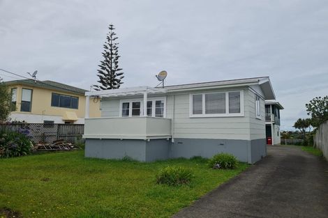 Photo of property in 2/1341 Whangaparaoa Road, Army Bay, Whangaparaoa, 0930