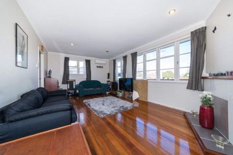 Photo of property in 719 Te Atatu Road, Te Atatu Peninsula, Auckland, 0610