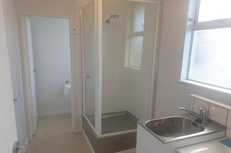 Photo of property in 4/127 Queens Drive, Lyall Bay, Wellington, 6022