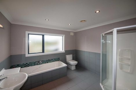 Photo of property in 20 Wantwood Grove, Churton Park, Wellington, 6037