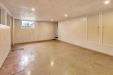 Photo of property in 2/16 Hillcrest Avenue, Hillcrest, Auckland, 0627