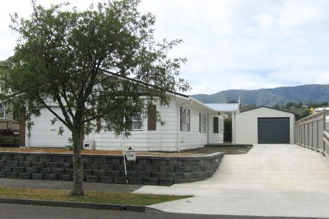 Photo of property in 50 Brightwater Crescent, Totara Park, Upper Hutt, 5018