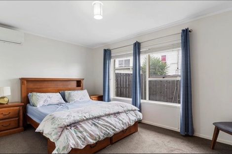 Photo of property in 2/7 Frank Evans Place, Henderson, Auckland, 0610