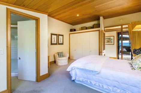 Photo of property in 18 Whakamoenga Point, Acacia Bay, Taupo, 3385