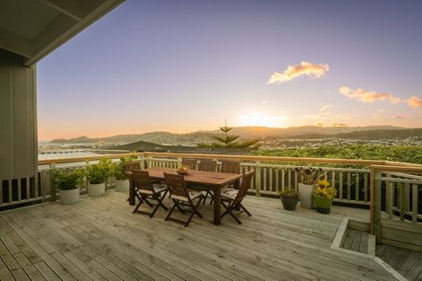 Photo of property in 15 Rangitane Street, Maupuia, Wellington, 6022