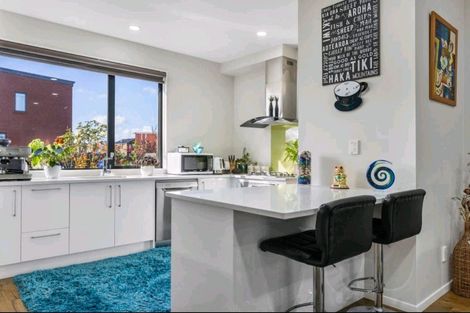 Photo of property in 2 Te Aparangi Road, Papakura, 2110